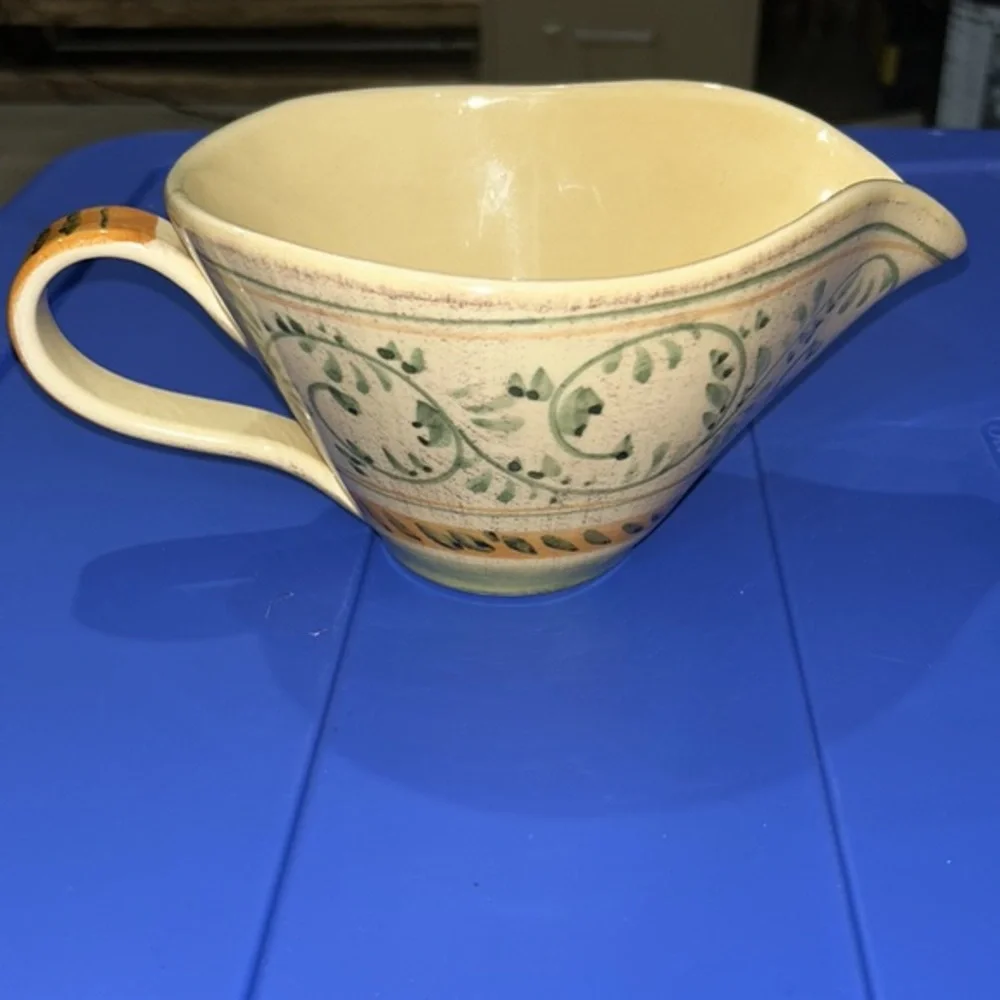 Crate & Barrel Emilia Large Vintage Gravy Sauce Boat Server‎